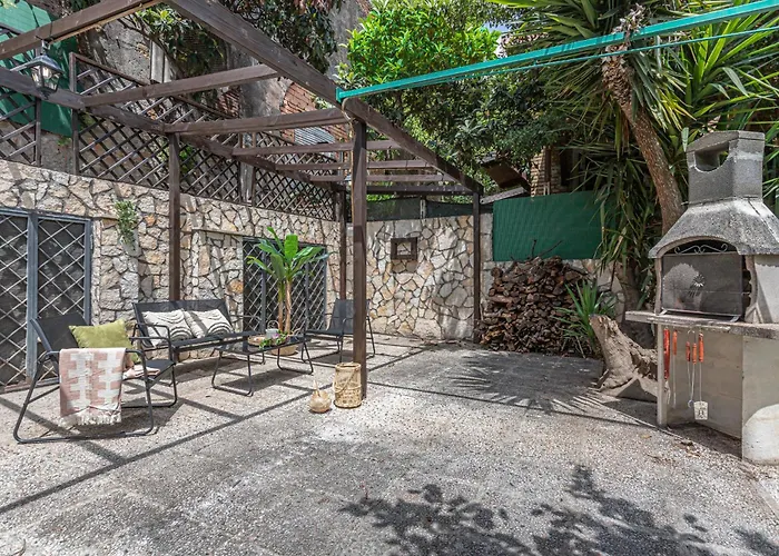 Bbhome Domus Aquae Inside Of Appia Antica Park * Roma