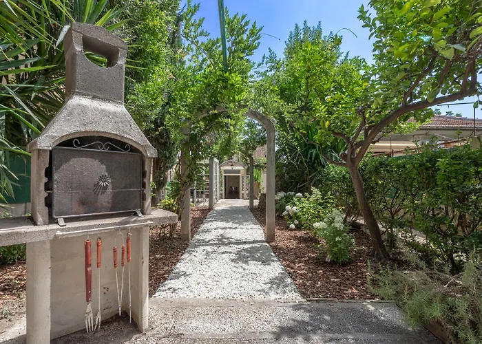 Bbhome Domus Aquae Inside Of Appia Antica Park Roma